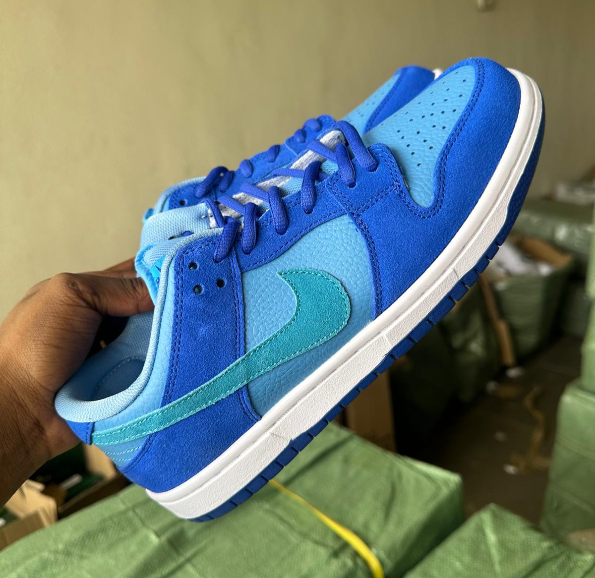 Get SB Dunks x AJ1 Low Size 38-44 at KES 3,550 Dm us on whatsapp via 👇 wa.me/254748904530 DM @foot_trends Delivery ni country wide Freshy Mwamburi Chelimo AIDS Sam Gituku JKIA