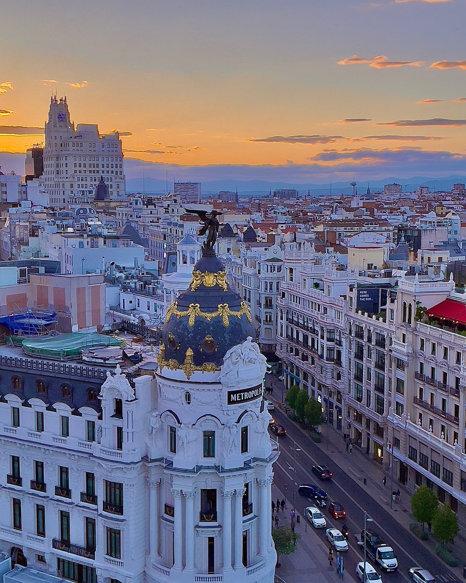 ❤🌆 ¡Esos cielos de Madrid...!

📷 IG: arnol_castrillon

#FelizFinde #MadridEnMetro