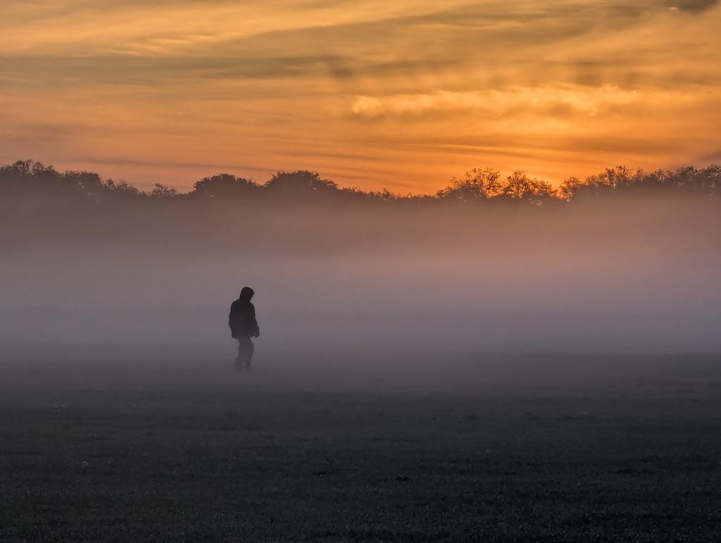 Walker in the Mist #wansteadflats #e7 #sunrise @BBCWthrWatchers