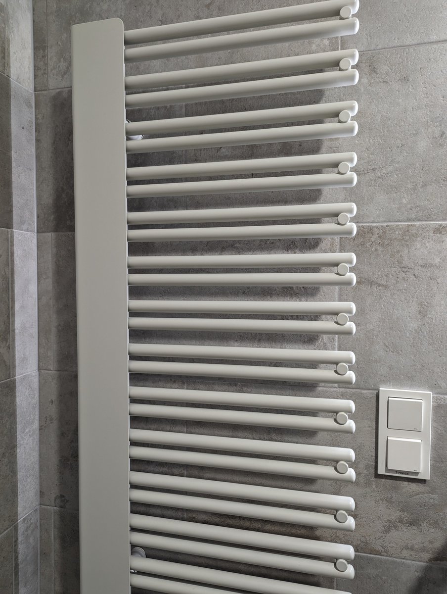 On a side note, Poland has a radiator in the washroom! I thought this was only in House Flipper yoooooo
