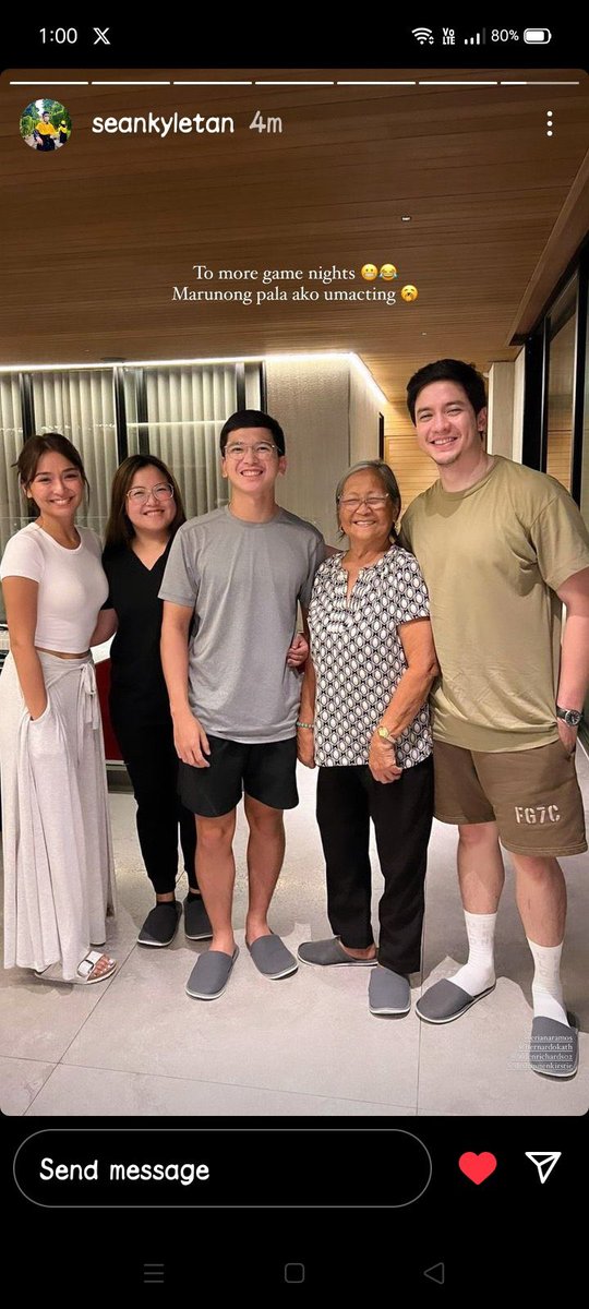 Alden Richards feel at home era sa Casa Bernardo. Bat kasi nakapambahay ka jan paps? Mukha ka pang bagong gising 🤣🤣🤣