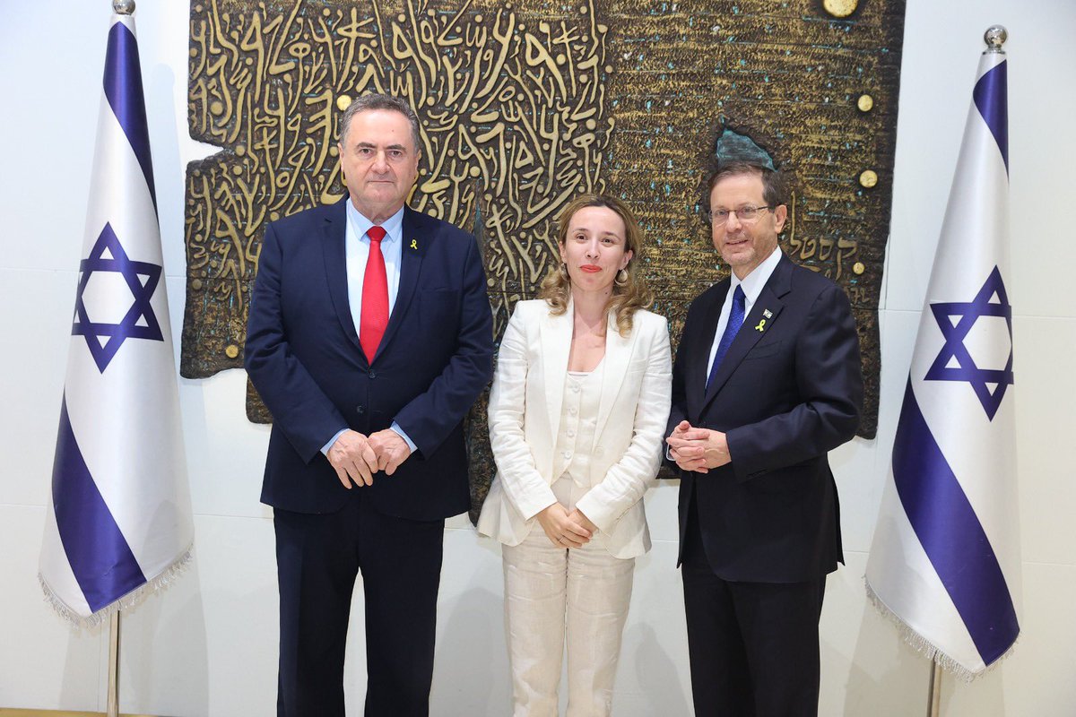 merikumbe's tweet photo. Honored to attend, together with diplomatic corps, the annual Independence ceremony hosted by the 🇮🇱 President, H.E. Mr. Isaac Herzog,
@Isaac_Herzog &amp; @Israel_katz 

Yom Ha’atzmaut Sameach!
#Israel76

@AlbanianDiplo @IsraelMFA https://t.co/zVuTc878sV