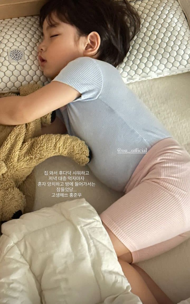 ⠀⠀ ⠀⠀
🐻. kayven's daily

kalau main aja maunya sama tuan dino, pas tidur tetep aja tuan kelinci yang dipeluk 😅
⠀⠀ ⠀⠀