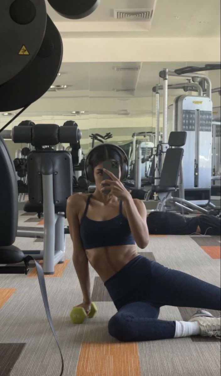 Miamignonettee's tweet photo. First thing in the morning: gym https://t.co/DVK1YVUVrM