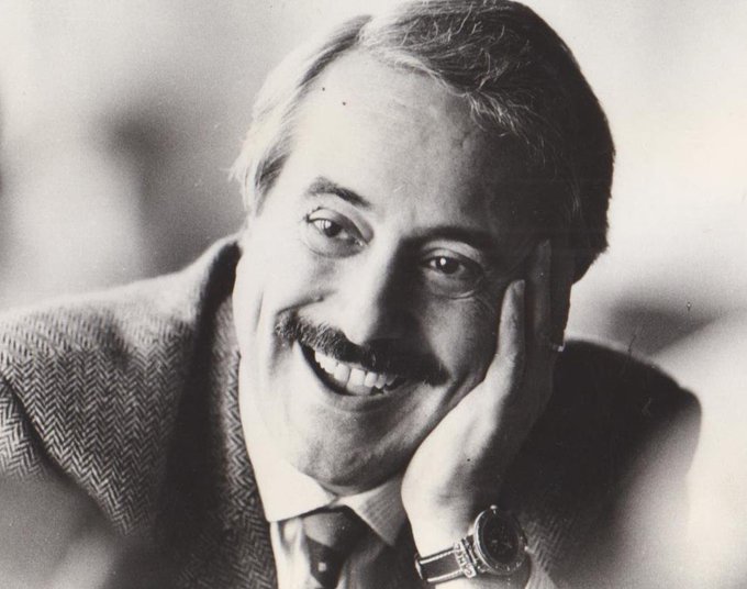 "Non si può investire nella cultura del sospetto tutto e tutti. La cultura del sospetto non è l'anticamera della verità, è l'anticamera del khomeinismo".

Oggi nel 1939 nasceva il magistrato #GiovanniFalcone.

#18maggio.
