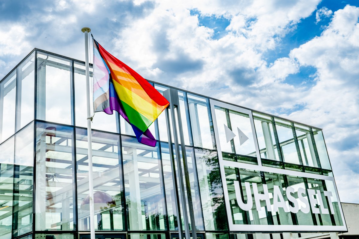 Een mooi beeld van ons hoofdgebouw op campus Diepenbeek op deze internationale dag tegen homofobie, transfobie en bifobie 🌈 Wij blijven ons elke dag inzetten om van onze universiteit een plek te maken waar iedereen zich welkom voelt #IDAHOT