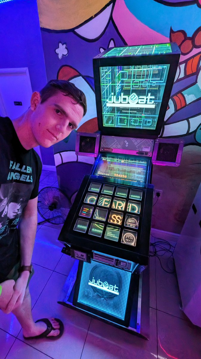 ElTrainSSBU's tweet image. Super happy with how @neondreamscafe turned out tonight. It will make players across Tampa/Pinellas/SRQ feel at home. Details to follow. 

Huge thanks to everyone who helped scope it out and especially Kazi, @swag_poobii, @DocMocSSB, and @Phuzix for the coordinates efforts.