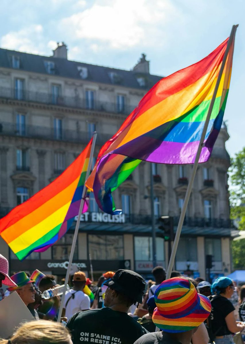 Vuonna 2023 kaksi kolmasosaa Suomen Pride-tapahtumista joutui vihatekojen kohteeksi. Kaikilla, sekä Suomessa että kansainvälisesti, tulisi olla yhtäläinen oikeus ilmaista itseään ilman pelkoa häirinnästä. #IDAHOBIT2024