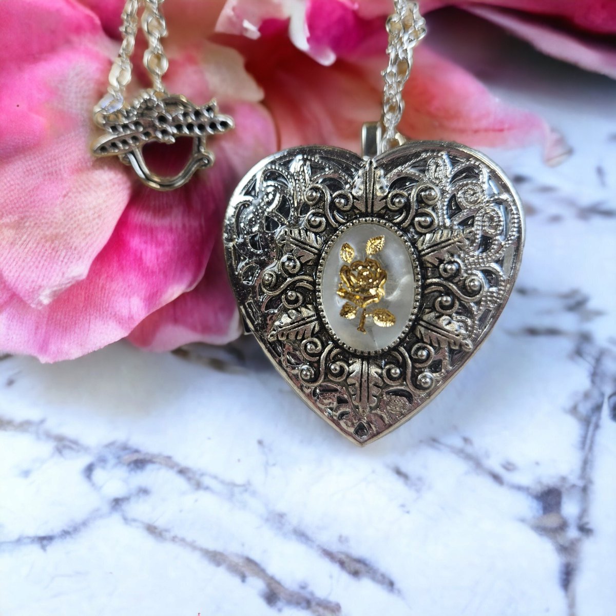 Rose Music Box Locket, Music Box Necklace, Mini Music Box, Musical Pendant, Music Box Jewelry, Gold Rose Music Box Locket, Gift for Her tuppu.net/aefa08c2 #Etsy #Charsfavoritethings #MusicBoxLocket