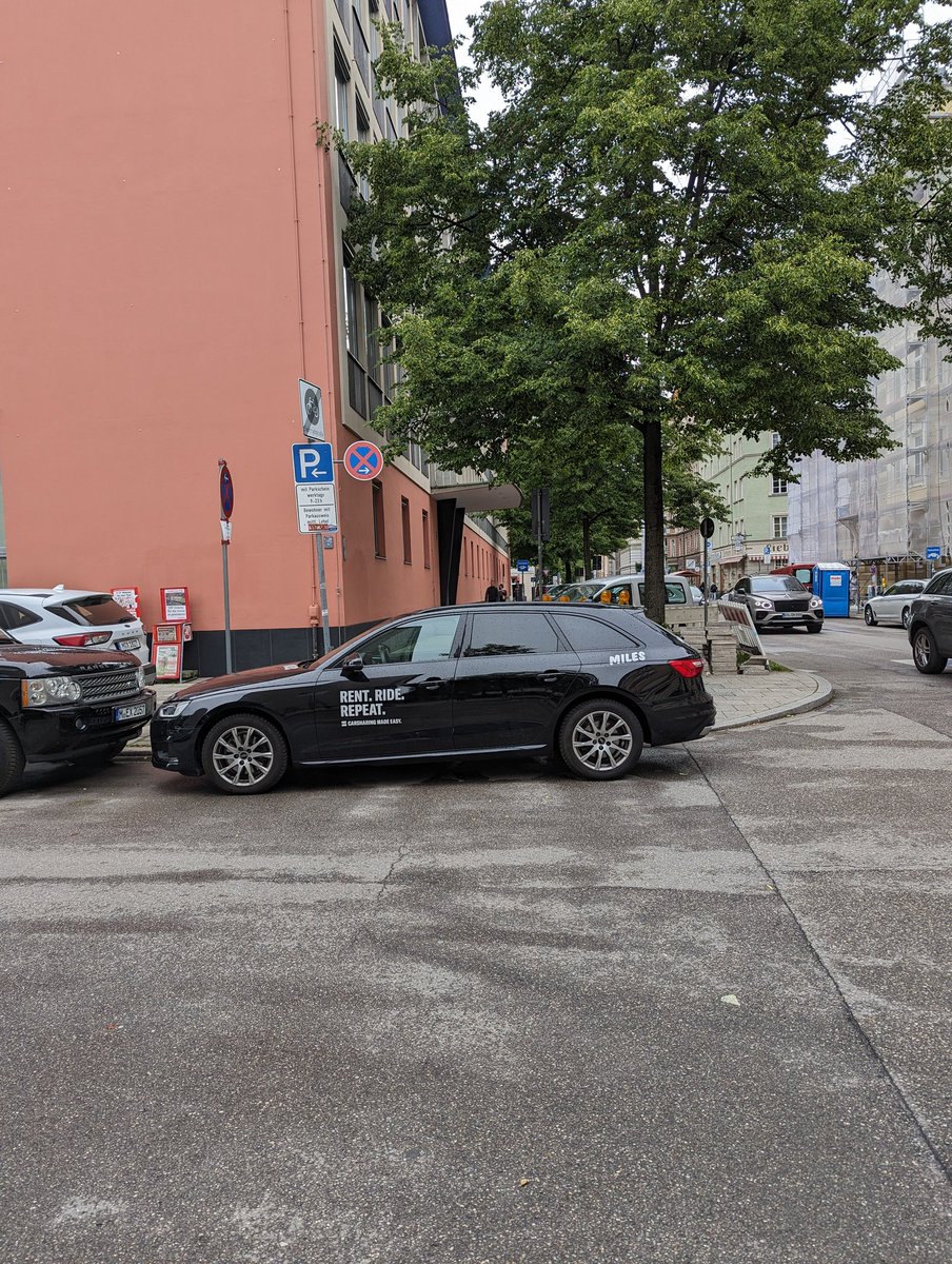 Nicht cool <a href="/MILESmobility/">MILES</a> Das ist auch noch ein Schulweg. Liebigstraße in München...