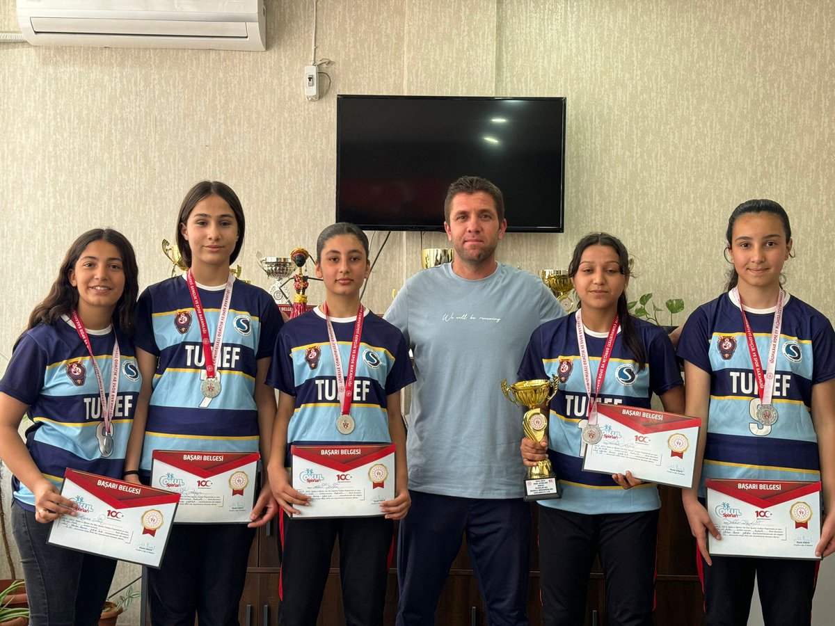 📍Şampiyonlar başarana kadar oynamaya devam edenlerdir
Yıldız Kızlar Bocce il 2. si Şanlıurfa Ortaokulu Mardin'de yapılacak olan bölge finallerine gitmeye hak kazanmıştır.Öğrencilerimizi ve öğretmenimizi tebrik ederiz
<a href="/UrfaValiligi/">T.C. ŞANLIURFA VALİLİĞİ</a> 
<a href="/sanliurfammem63/">Şanlıurfa İl Milli Eğitim Müdürlüğü</a> 
<a href="/miaserapcetin/">Dr. Serap ÖZMEN ÇETİN</a> 
<a href="/Mvural63/">Mehmet VURAL</a>