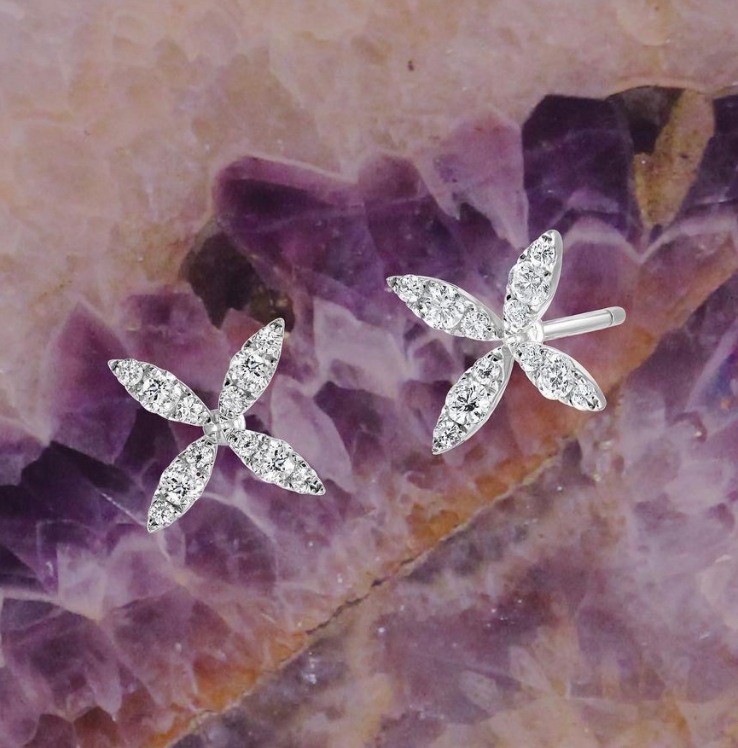 Sparkling diamond petal studs - because it’s always good to add something pretty 💫

#diamondearrings #finejewellery #LuxuryFashion