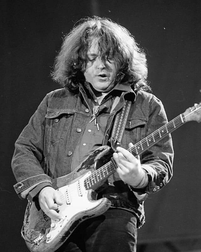 Today, we celebrate @rorygallagher's wonderful performance at Self Aid - a 1986 benefit concert to help Ireland's growing unemployment problem. Check out our short blog post on the concert:

rewritingrory.co.uk/2024/05/17/on-…

#rorygallagher #blues #1980s