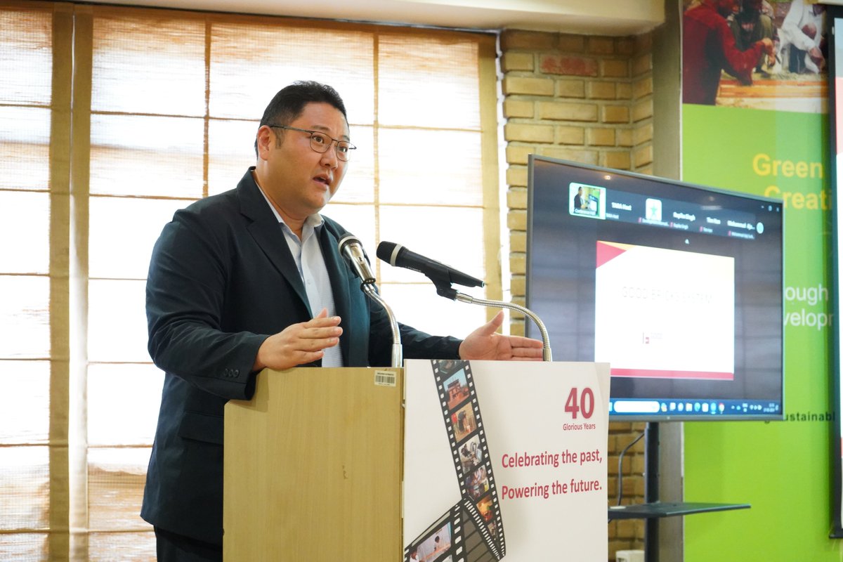 tarainovation's tweet photo. CEO of InnoCSR, Sam Yoonsuk Lee conveyed his enthusiasm at the Nano Joule Bricks event while presenting on Good Bricks Technology. The partnership will lay the cornerstone to reduce carbon footprints and promote sustainable building practices.

#NanoJouleBricks #SustainableFuture https://t.co/t1fhZmvU5l