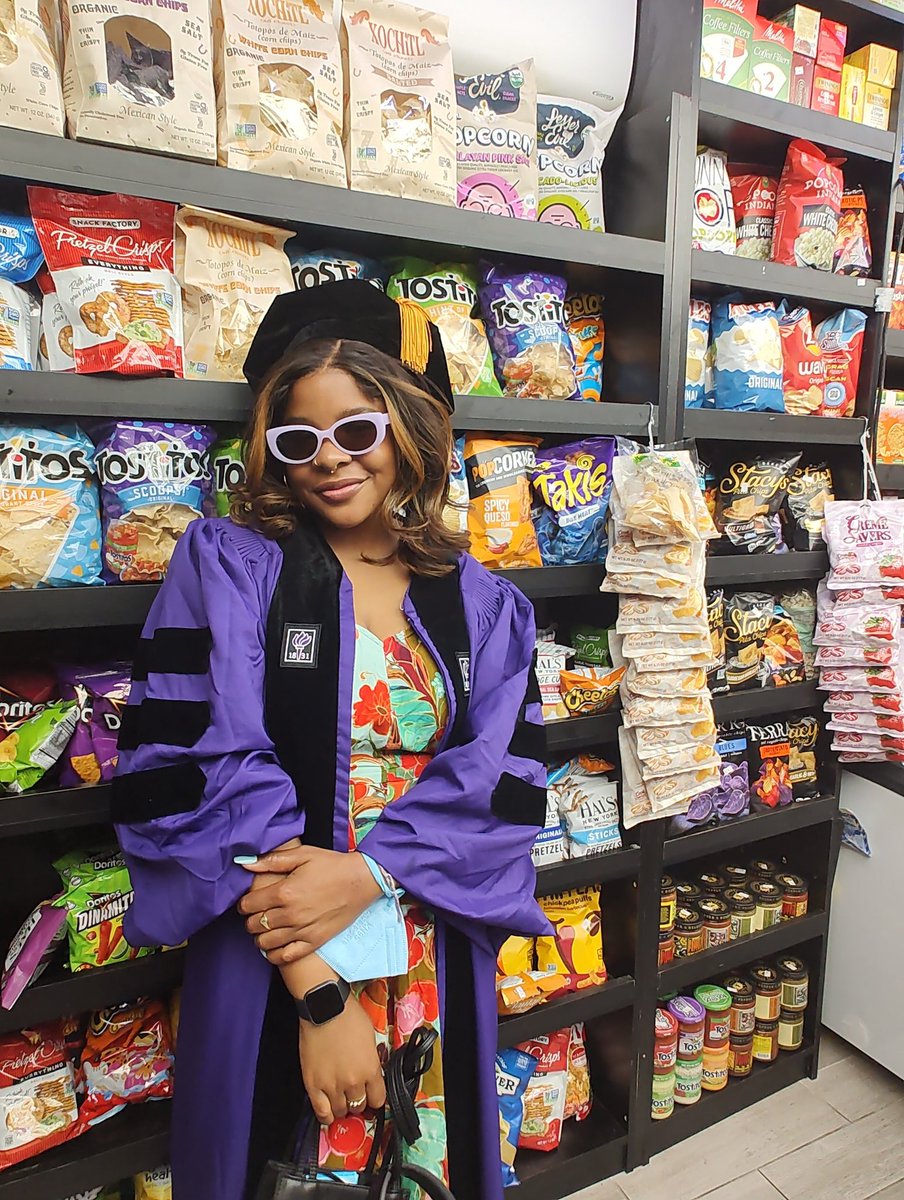 taking grad pics in the deli or whatever ice spice said 🤪