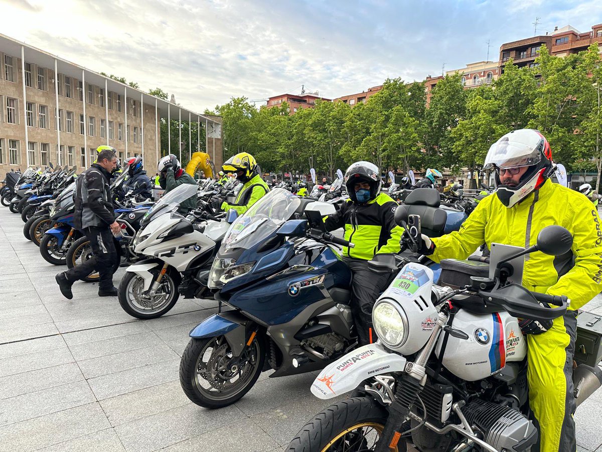 AytoLogrono's tweet photo. 🏍️🧭| Tras su llegada ayer por la tarde, los cientos de riders que participan en el evento motero #PuntApunta 2024 @bmwmotorradesp, que atraviesa el país de Norte a Este, abandonan ya #Logroño rumbo a Aínsa, en el Pirineo Aragonés.
¡Buen viaje! ✌🏻 https://t.co/n9R7OmA0v4