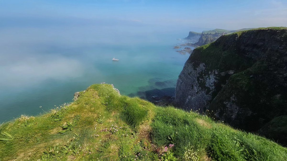 A very beautiful Dunluce with sea mist hanging, so pretty, how lucky are we actually to have all this!
@WeatherCee #CausewayCoast #NorthernIreland #LoveNI  #Sea #Photography