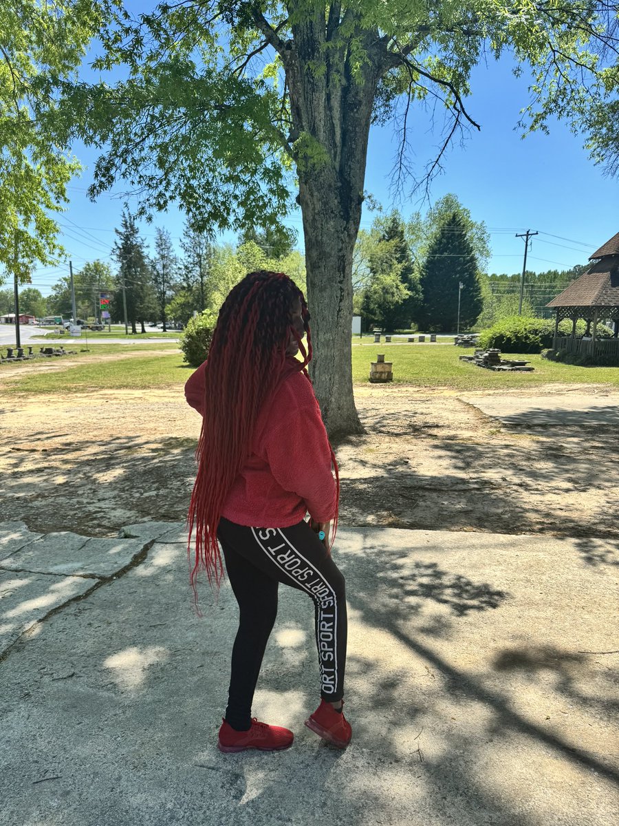 Bryelv08's tweet photo. Yall @kmichelle she need ta pay for me to rap for ha frlllll mephiz wrong asf for lying on her to even get cloud frl like wat yall thing https://t.co/qxP0S4RswX