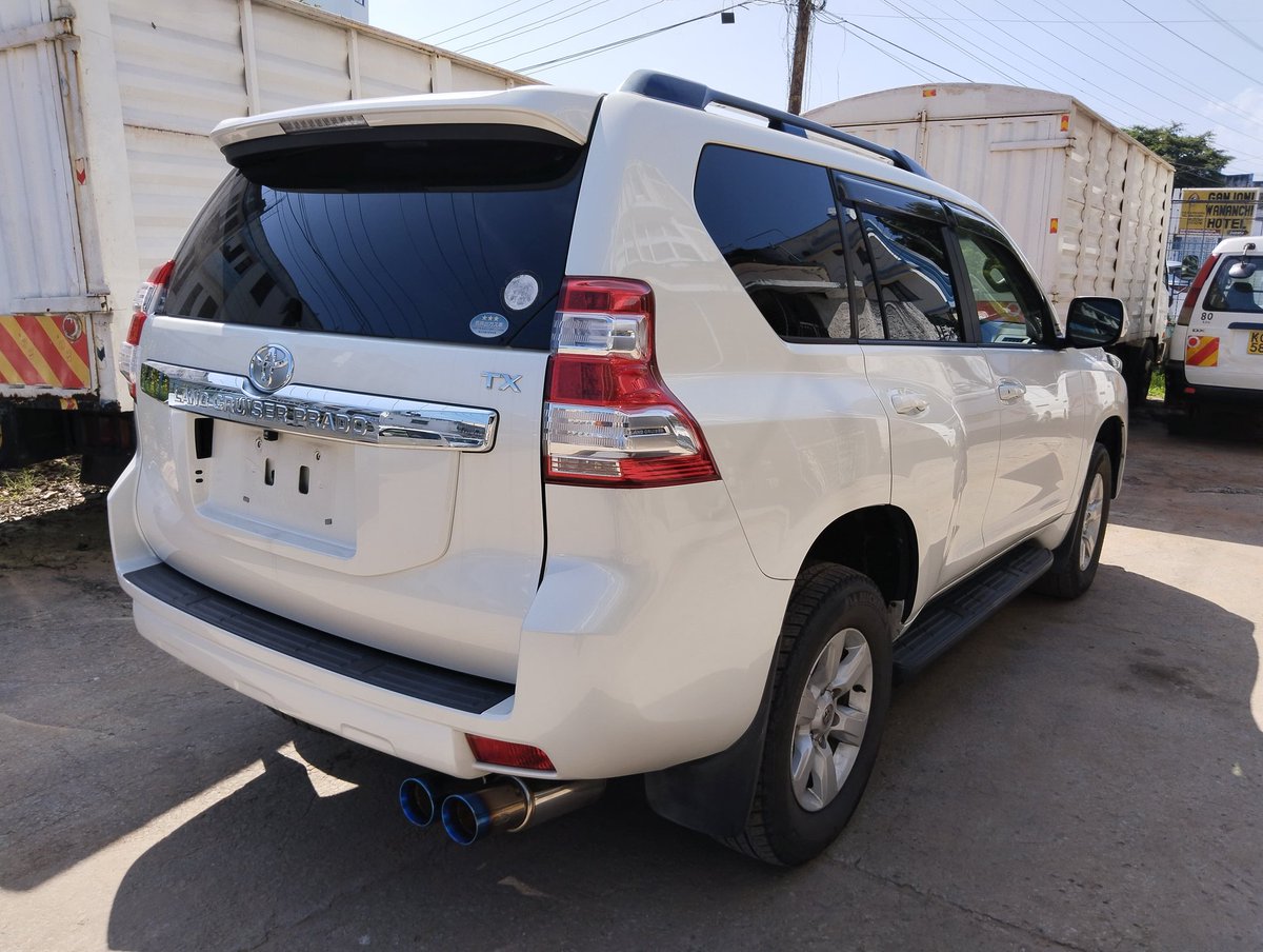 𝐌𝐚𝐤𝐞: Toyota Land Cruiser Prado TX 𝐂𝐨𝐥𝐨𝐮𝐫: Pearl White 𝐌𝐨𝐝𝐞𝐥: 2017 𝐅𝐮𝐞𝐥 𝐓𝐲𝐩𝐞: Petrol 𝐆𝐫𝐚𝐝𝐞: TX Package 𝐋𝐚𝐭𝐞𝐬𝐭 𝐍𝐮𝐦𝐛𝐞𝐫 𝐌𝐮𝐥𝐭𝐢𝐦𝐞𝐝𝐢𝐚 𝐒𝐭𝐞𝐞𝐫𝐢𝐧𝐠 𝐏𝐮𝐬𝐡 𝐒𝐭𝐚𝐫𝐭 𝐄𝐧𝐭𝐞𝐫𝐲 𝐁𝐞𝐚𝐮𝐭𝐢𝐟𝐮𝐥