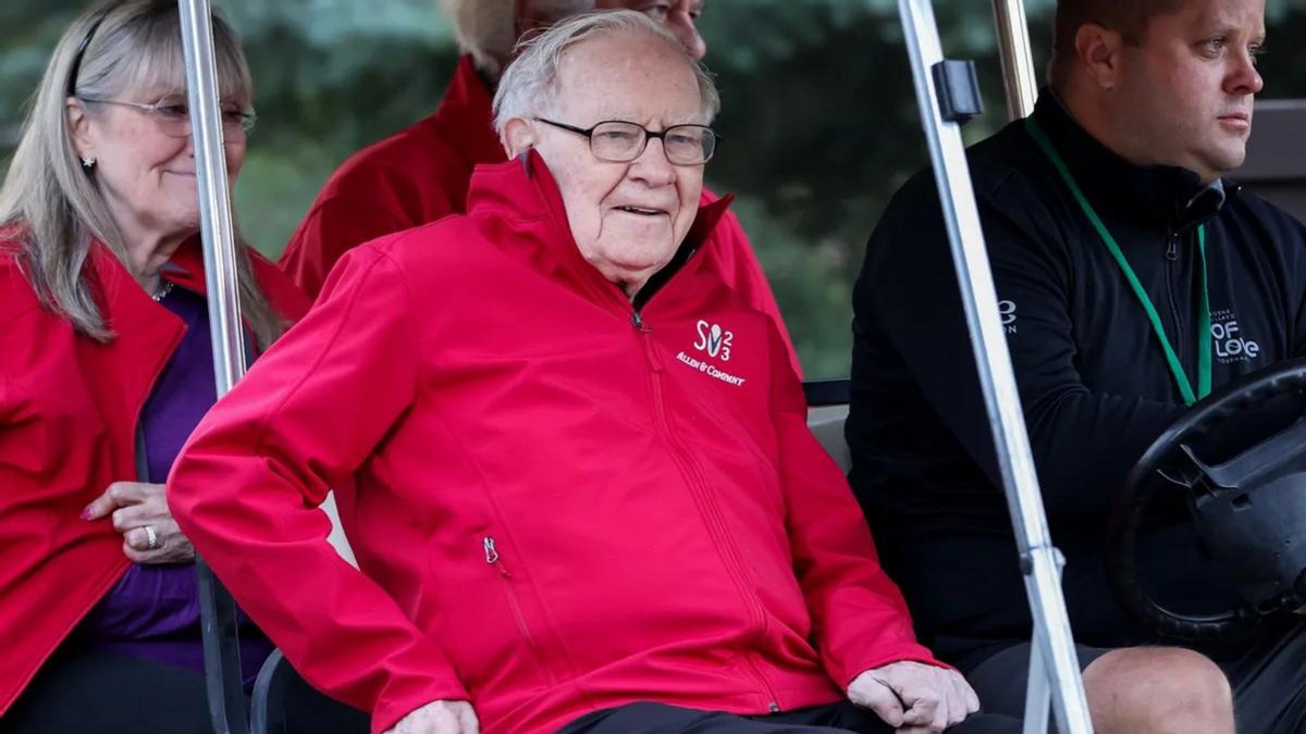 Claims spread online that Warren Buffett said, 'If you don’t like paying taxes, make billionaires pay their fair share and you would never have to pay taxes again.' Here's what we found: snopes.com/fact-check/war…