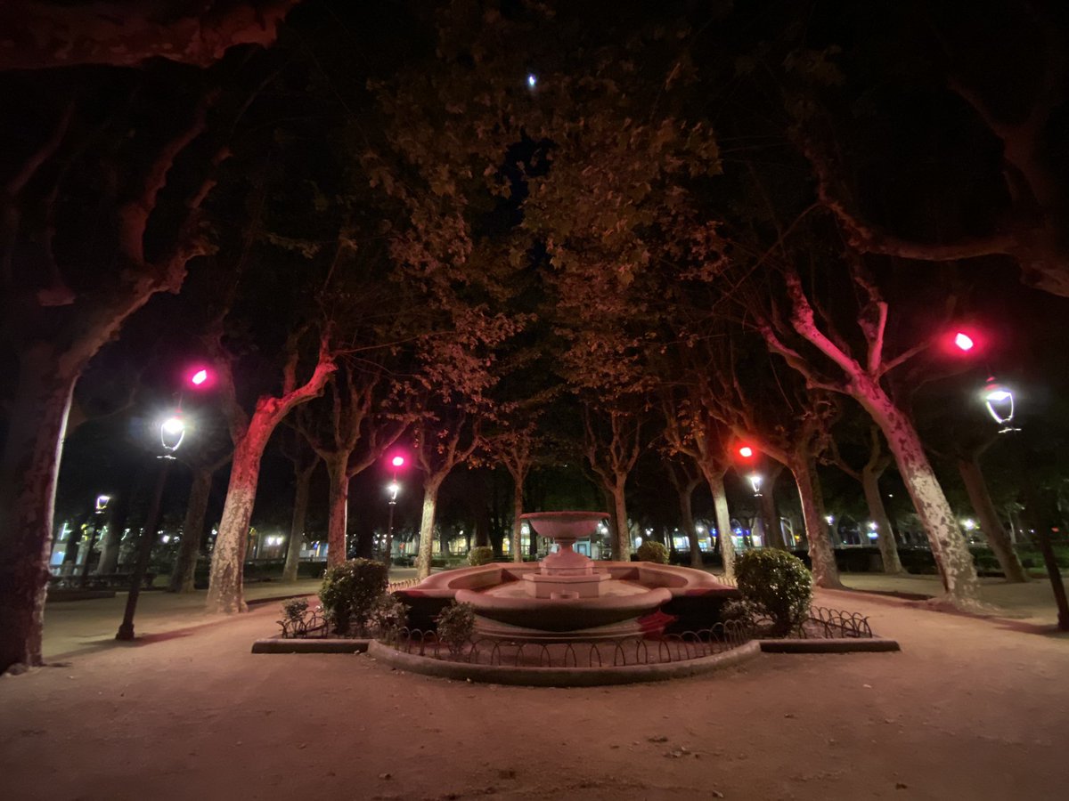 🔴 Aquesta nit #Olot s’ha il•luminat de color vermell amb motiu del Dia Internacional de la Celiaquia. La celiaquia és la malaltia crònica digestiva amb major prevalença entre la població. 👉🏼 Un gest per sensibilitzar i conscienciar sobre aquesta patologia. #femOlot