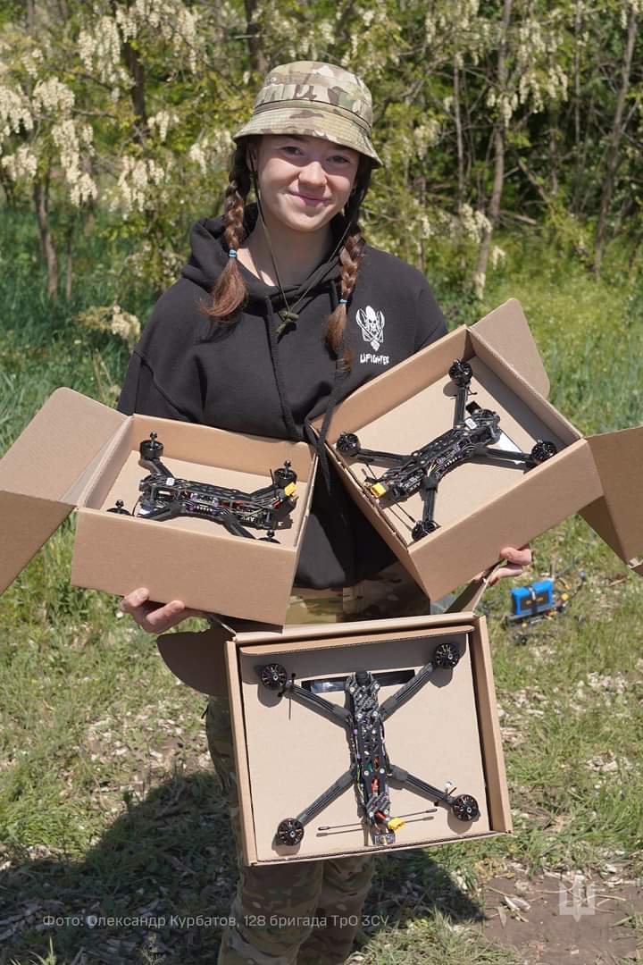 Dzień dobry. Śniło mi się, że byłam w jakimś ładnym miejscu i nie było wojny. Tylko obudziłam się ze świadomością, że muszę kupić samochód patronite.pl/app/fundraise/… i 8 nocnych Ptashka Drones (a 3 minimum) po 3500 zł każdy zrzutka.pl/bataliondonbas 
A wolałabym spać...