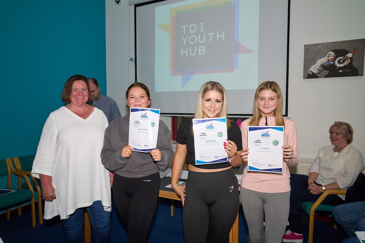 Also at our AGM we have were able to give out @SaltireAwards and @YouthScotland Dynamic Youth Awards. We were delighted @Gala_Academy Headteacher Mrs Anderson came along to present them. Achievement happens everywhere for a young person and this deserves to be celebrated!