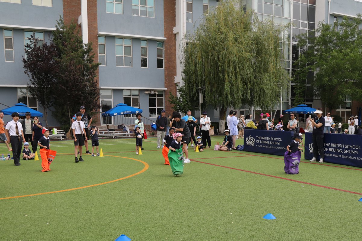 BSB_Shunyi's tweet image. Early Years Sports Day - lots of smiles and everyone had a go at all the activities. Special Thanks to Secondary Students who helped looked after our youngest students, Great Teamwork!
#CreateYourFuture #NordAngliaEducation #BSBShunyi #NAEBeAmbitious