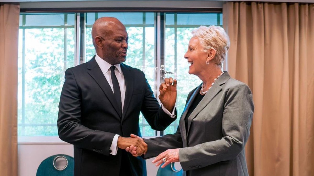 Lovely to connect with @TonyOElumelu, visionary leader and a catalyst for change across Africa. We share a common goal of empowering the next generation. Thank you for all you do, Tony – can’t wait to do more together.