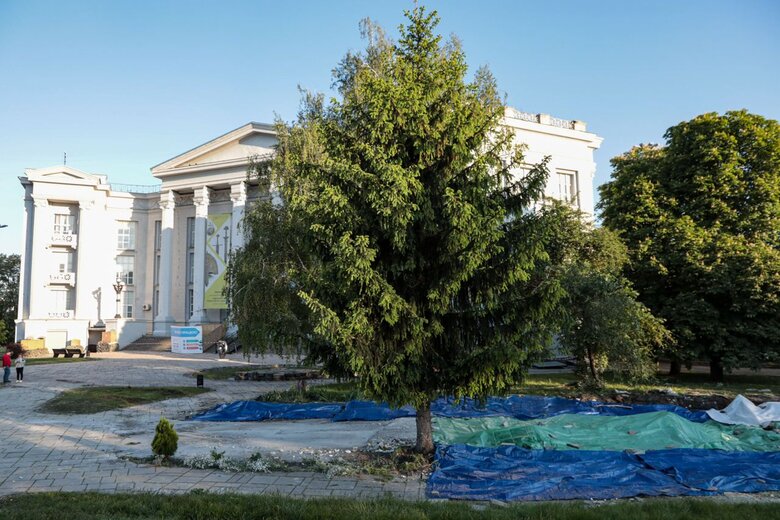 У Києві знесли 'храм-МАФ' УПЦ МП, який був незаконно збудований біля Десятинної церкви. ФОТОрепортаж censor.net/ua/p3489892
