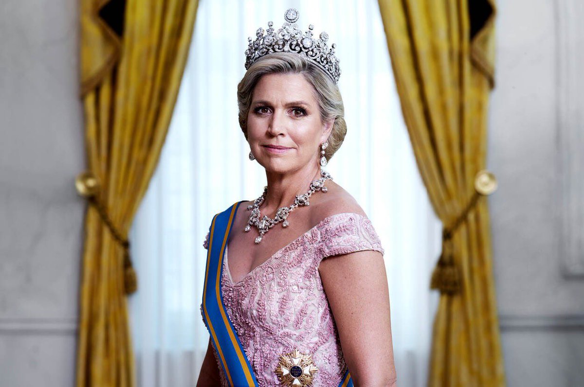 Koningin Máxima viert vandaag haar 53ste verjaardag. Ik feliciteer haar van harte en wens haar een heel fijne en feestelijke dag toe. 

📷 RVD – Anton Corbijn