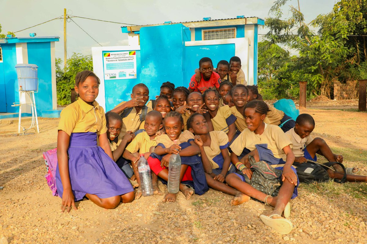 Plus que quelques jours avant #MHDay2024!
Cherina, 11 ans,  fait partie du club scolaire de son école et promeut l'hygiène menstruelle auprès de ses camarades de classe et le lavage des mains avec du savon🧼 👏