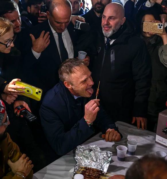 nonleggerlo's tweet photo. Qui s'è ripreso la Crimea https://t.co/72i6QWNRyY