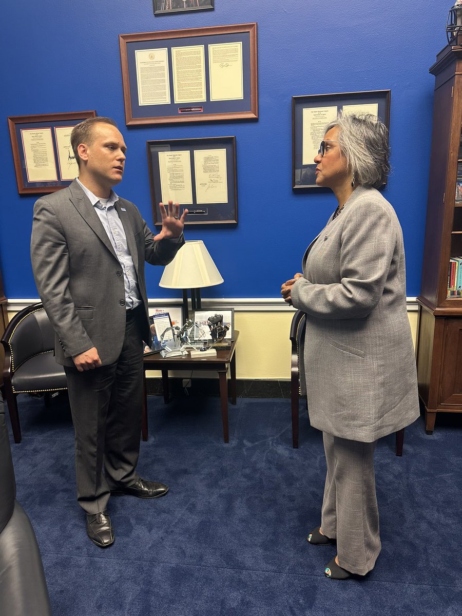 Andrew_Trotter1's tweet image. Thank you to US House of Rep @RepRobinKelly &amp;amp; her office for the time &amp;amp; engaging conversation about importance of funding for #RyanWhite, national PrEP program &amp;amp; infectious disease workforce strengthening  #NatlPrEPProgramNow #BioPreparednessWorkforce @HIVMA @IDSAInfo @IDatUIC