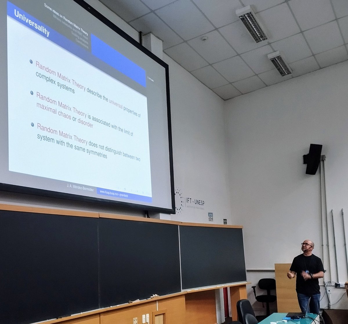 Kiarosz (@kiarosz) on Twitter photo Workshop on Dynamical Processes on Complex Networks
youtu.be/3m3R3IFqszM
Speaker: José Antônio Mendez-Bermúdez
15/05/2024
<a href="/105groupscience/">105 Group Science</a>
<a href="/ictpsaifr/">ICTP-SAIFR</a> Workshop on Dynamical Processes on Complex Networks
youtu.be/3m3R3IFqszM
Speaker: José Antônio Mendez-Bermúdez
15/05/2024
<a href="/105groupscience/">105 Group Science</a>
<a href="/ictpsaifr/">ICTP-SAIFR</a>