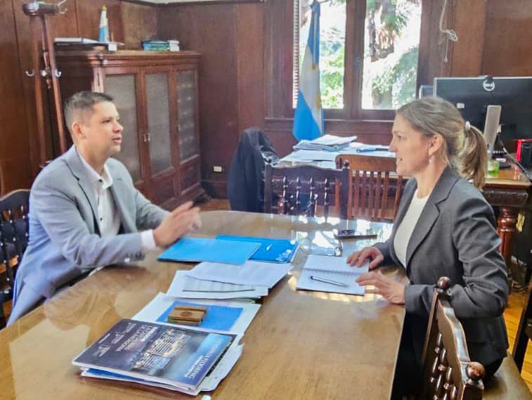 ➡️ Junto a Sabina Vetter, Directora Nacional de Producción Forestal, colaboramos con Nación para impulsar nuestras economías #regionales, abrir nuevos #mercados y agregar valor. 🫱🏻‍🫲🏾