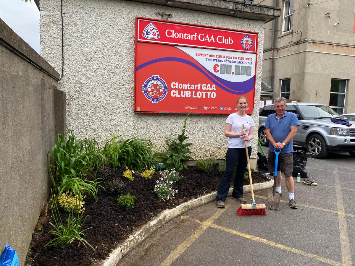 Thanks to Olwen Gately and Ollie Mangan who did a fab job tidying up our flower bed today. If you’re interested in helping keep the beds and hanging baskets in the the clubhouse looking well please contact Jude at administrator.clontarf.dublin@gaa.ie #ittakesavillage #volunteers