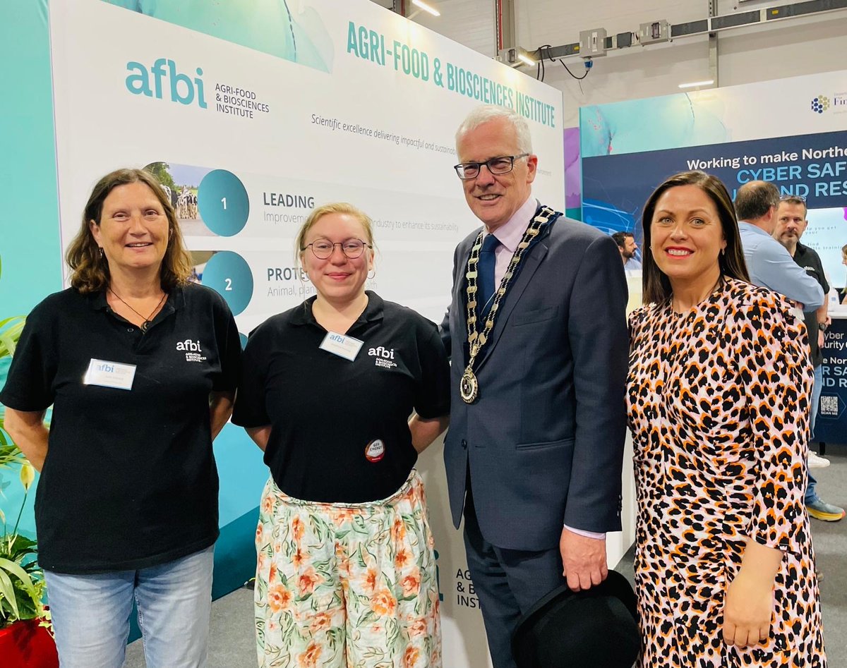 AFBI_NI's tweet photo. AFBI were pleased to welcome John Henning OBE, President of RUAS to the @AFBI_NI stand @balmoralshow today. Lots still to discover from the spectrum of AFBI scientists for the remainder of the show, like John pop by for a chat!
#AFBIScience #Balmoral2024 @johnhenningmoo https://t.co/5gSraWafGA