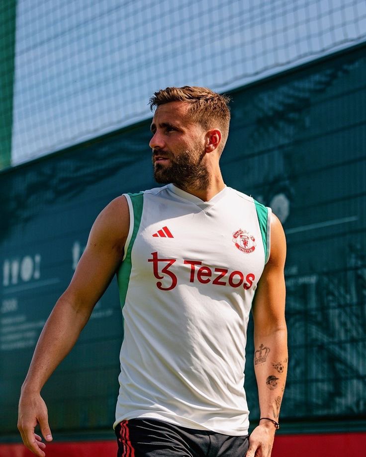 🚨🔴I really don’t believe that Luke Shaw has already finished this season and can’t comeback from his injury.

He is actually training alone from weeks now, and he is expected to be included in the team training next week before the final against City. 

Mindgames by Ten Hag,