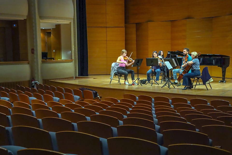 Un quinteto de cuerdas interpreta a Granados y Franck en el último concierto del Ciclo de Cámara de la ROSS | todalamusica.es/un-quinteto-de… | @SevillaROS