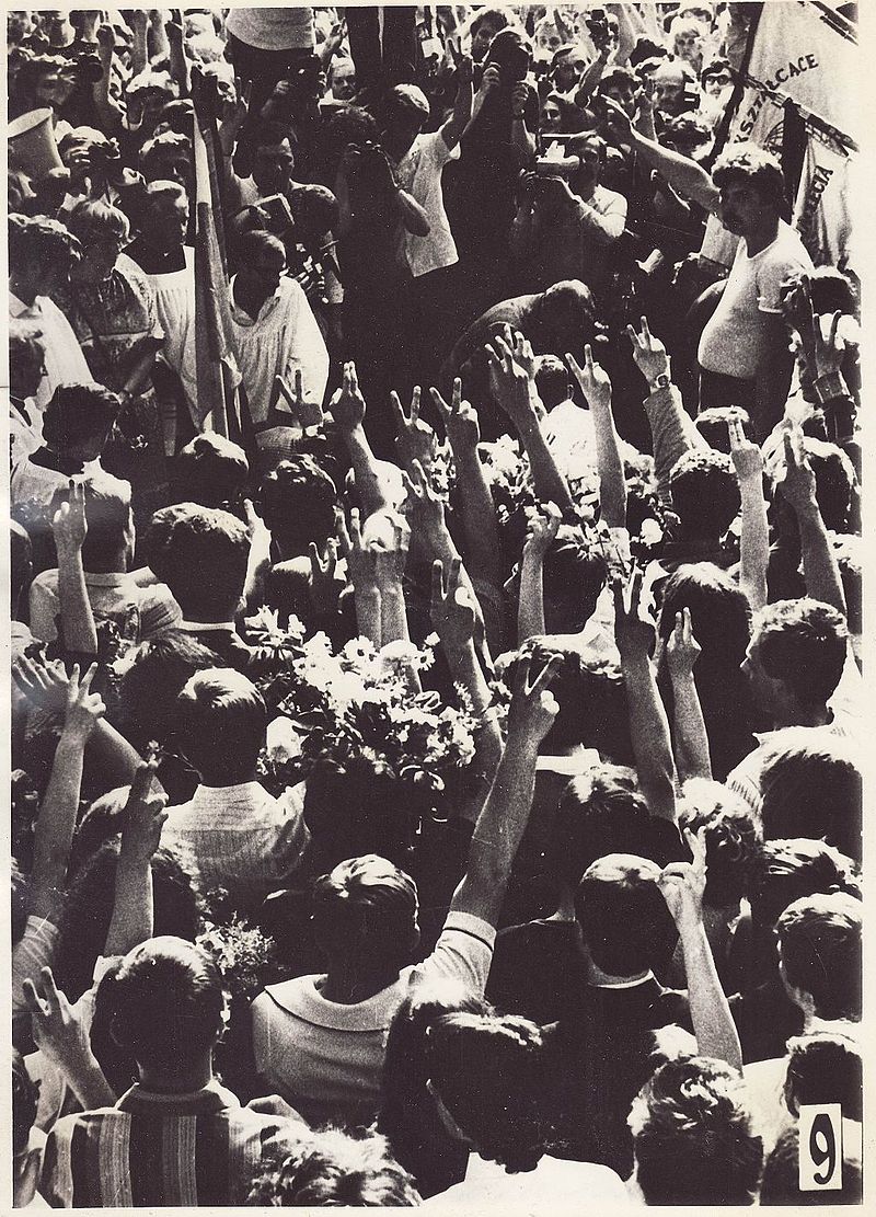 Grzegorz Przemyk's funeral took place #OTD in 1983. Thousands of Poles attended it, and apart from mourning the teenager, manifested their opposition to the communist regime, responsible for Grzegorz's death.