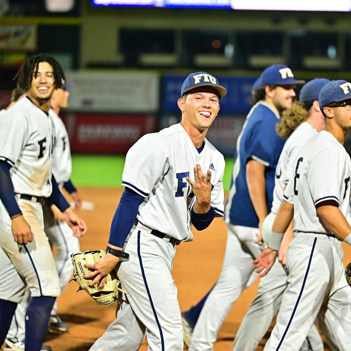 Waking up with a 😃 this morning!