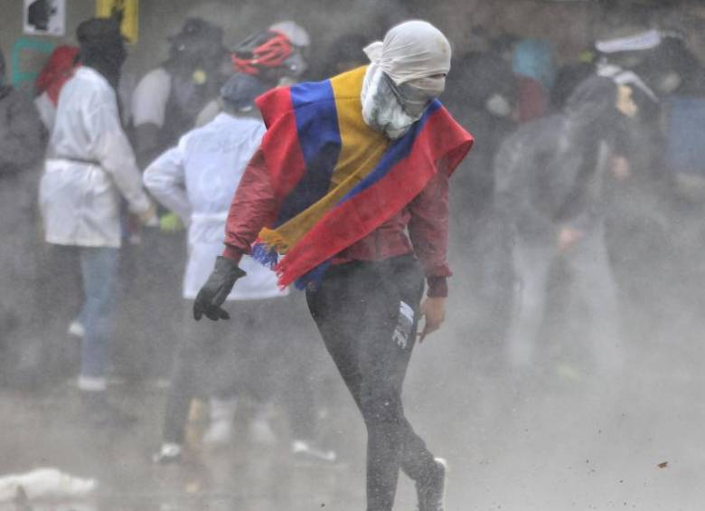 #EnVivo 'Encapuchados de la Universidad Nacional secuestraron a 4 personas. No los retuvieron, los secuestraron. Por ahora más de 50 mil personas  están afectados por unos vándalos que secuestran y queman policías a las afuerzas de la Universidad'

Escúchenos en:

YouTube