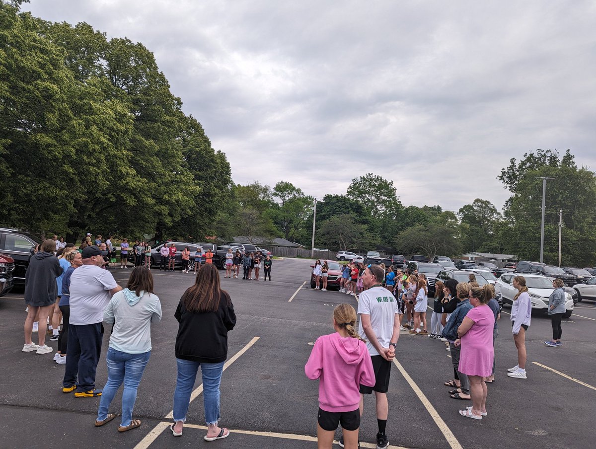 People coming together to flood the gates of heaven for our girl 💚 Her body made some progress last night and we are praising Him! He hears, He sees, HE IS ABLE! 

Continue to pray and fight for her and their family!