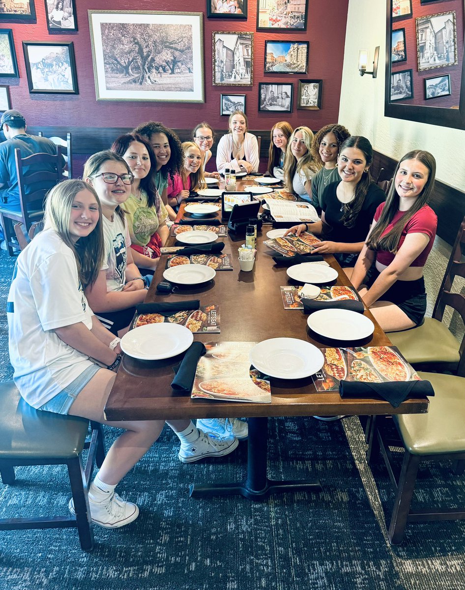 Team Dinner before our first post season game versus Ken West today at 5pm! Playoff Time!! 💪🏻🥎 @SHCSDAthletics