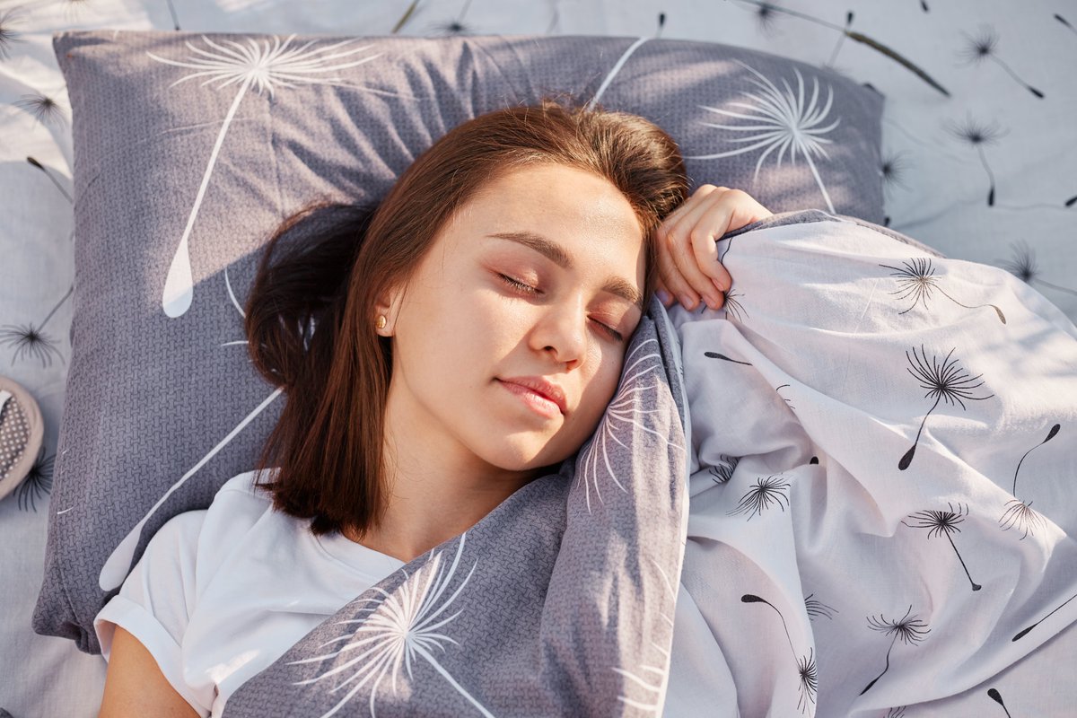 Who's ready to make quality sleep a priority? 😴 Drop your sleep goal in the comments (e.g., 7-9 hours per night) and let's hold each other accountable. Proper rest is crucial for recovery, energy, and overall health. Like and retweet to spread the word on prioritizing sleep!