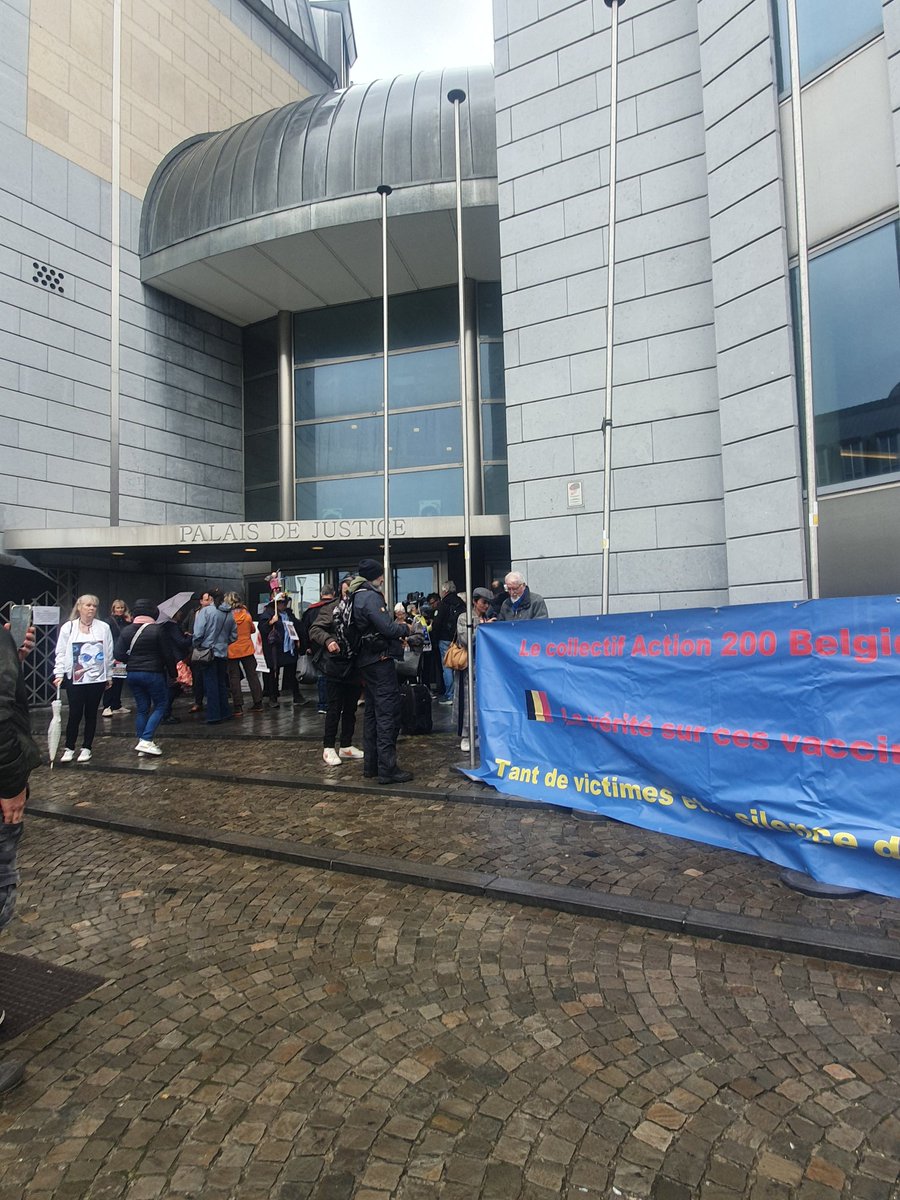 Le palais de justice de Liège où se tient aujourd'hui une audience historique. Frédéric Baldan avec le soutien de la Pologne, de la Hongrie, des partis politiques @_LesPatriotes, Vivant et 460 navigants, ont porté plainte contre @vonderleyen et @AlbertBourla pour des faits de