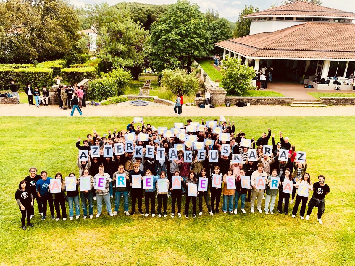 Le lycée Villa-Pia se mobilise en faveur de l'euskara. #azterketakeuskaraz @selauruabetez