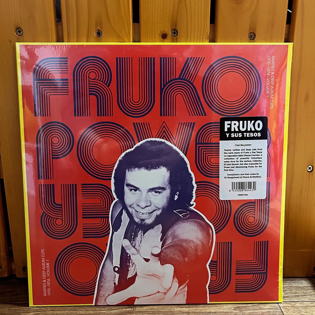 New in!

コロンビアラテンの王様、Fruko。プレイヤー、バンマスとして楽団を率い多くの名曲を残すという表の顔からプロデューサー、またWgandakenyaやAfrosoundを結成し、コロンビアのラテン音楽地図を操るというフィクサー的な顔。その存在はまさにキング。