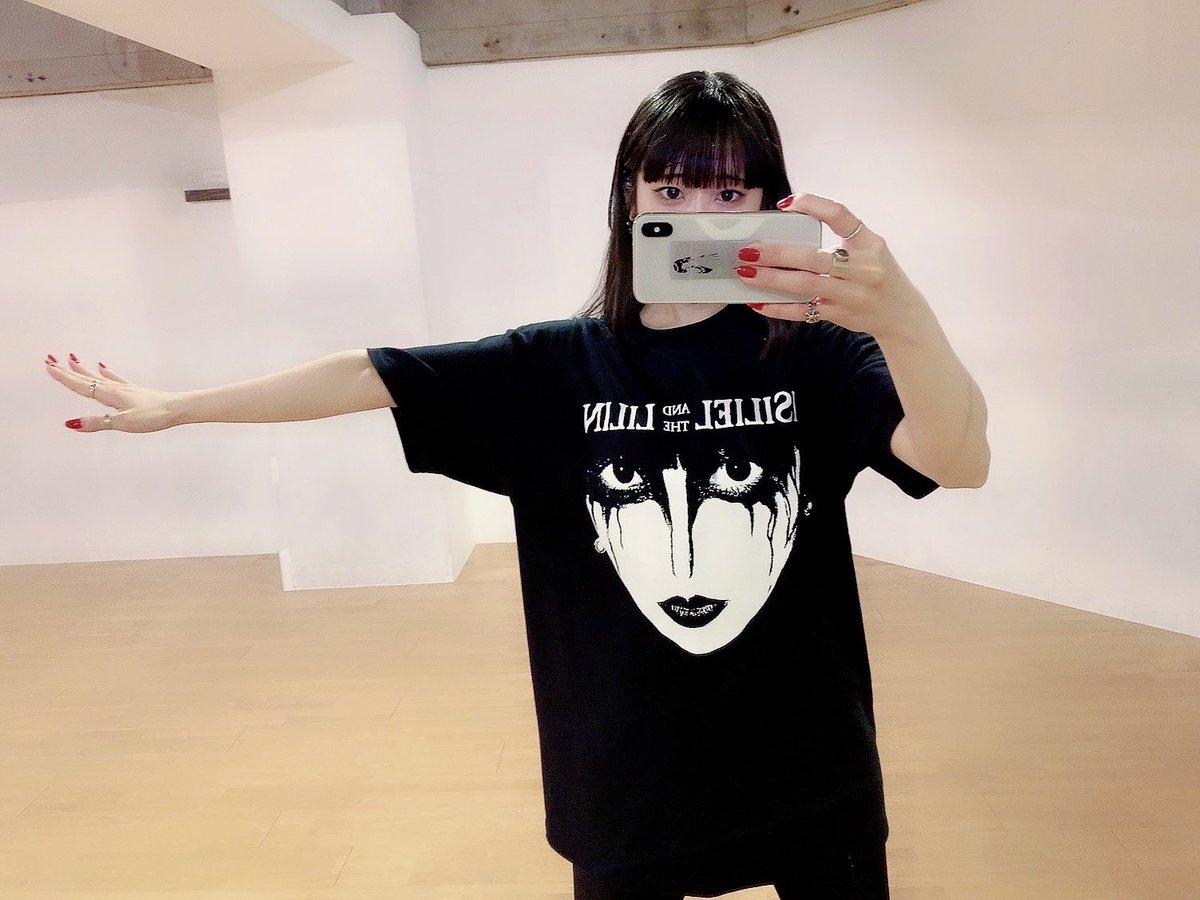 ／
✨World Tour
日本公演まで、あと２日🌏✨
＼

🌹バンド体制 初曲
🌹現アーマー衣装ラスト
🌹初バンドTシャツ発売

「#MoonbowCrusade in Tokyo」
5/19 日
西荻窪Pit Bar
開演18:30
前売¥3000 +1D
ℑ𝔰𝔦𝔩𝔦𝔢𝔩 𝔞𝔫𝔡 𝔱𝔥𝔢 𝔏𝔦𝔩𝔦𝔫

🎫tiget.net/events/317130
配信isiliel.bandcamp.com/merch